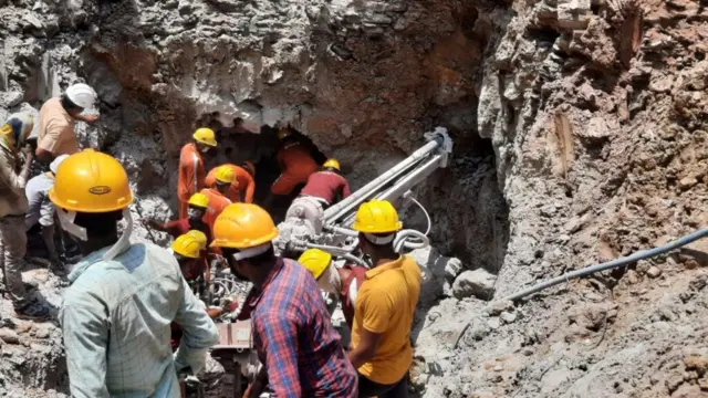 राहुल साहू को निकालने के लिए खुदाई