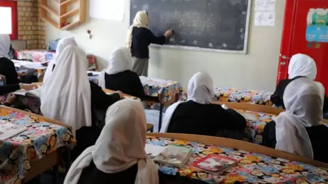کلاس دخترانه در افغانستان