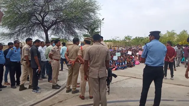 బాసర ట్రిపుల్ ఐటీలో పోలీసుల బందోబస్తుల