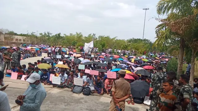 బాసర ట్రిపుల్ ఐటీలో విద్యార్థుల నిరసనలు