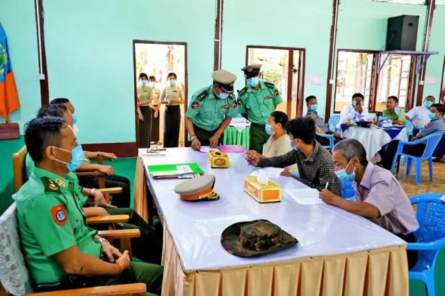 အုပ်ထိန်းသူတွေဆီ ပြန်အပ်တဲ့ PDF ၄၀ နီးပါးရှိပြီလို့ စစ်ကောင်စီပြောလာ