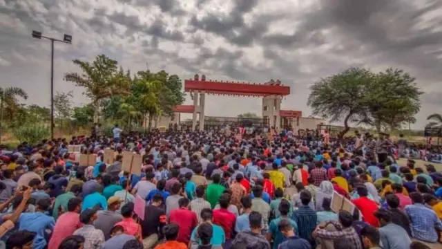 బాసర ట్రిపుల్ ఐటీలో విద్యార్థుల నిరసన