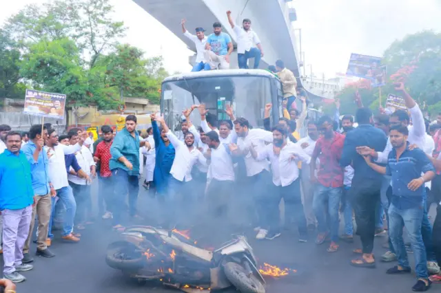 రాహుల్ గాంధీ ఈడీ విచారణకు నిరసనగా హైదరాబాద్‌లో కాంగ్రెస్ కార్యకర్తల ఆందోళన