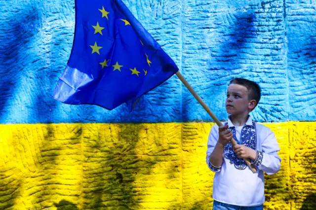 Флаги ЕС и Украины