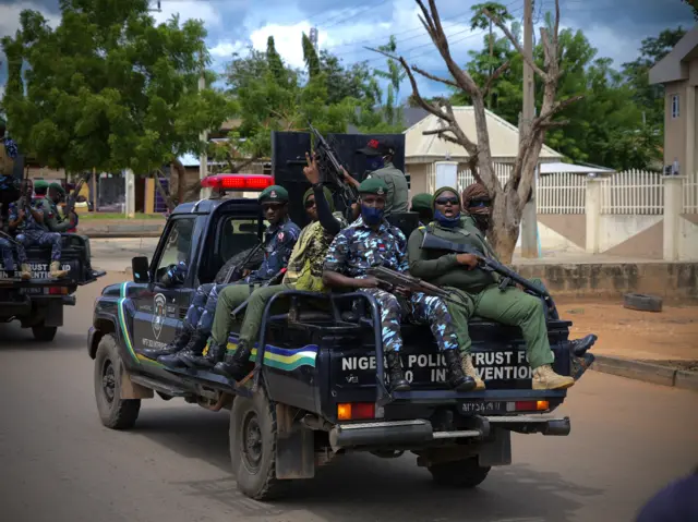 Soldiers join police and oda security agencies for di show of force