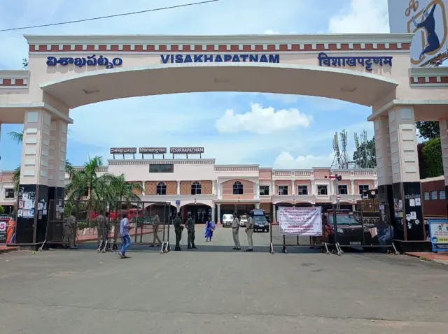 విశాఖలో పోలీసు బందోబస్తు