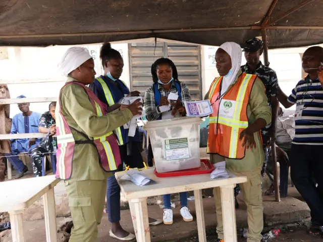 Pictures from Ekiti where vote sorting and counting dey go on