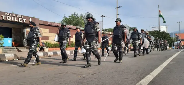 విశాఖలో పోలీసు బందోబస్తు