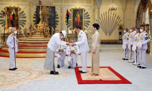မြန်မာသံအမတ် ထိုင်းဘုရင်ထံ သံအမတ်ခန့်အပ်လွှာ သွားရောက်ပေးအပ်
