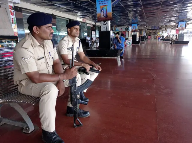 విశాఖలో పోలీసు బందోబస్తు