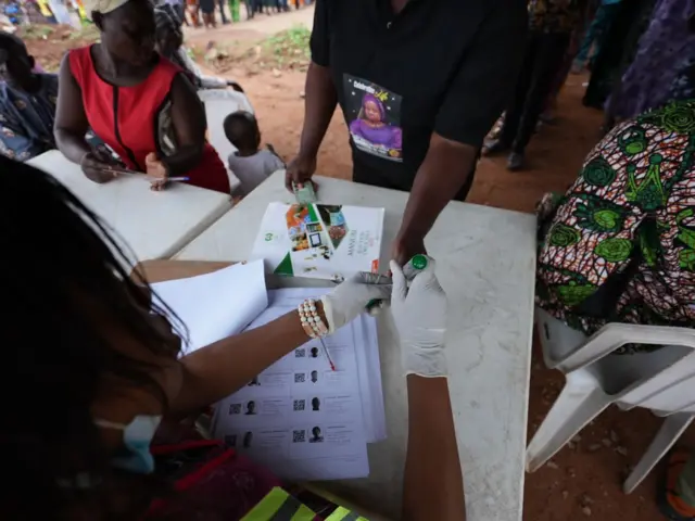 more fotos from Ekiti election