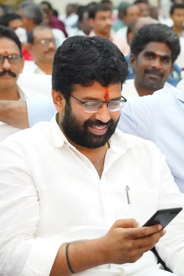 వైసీపీ ఎమ్మెల్యే జక్కంపూడి రాజా