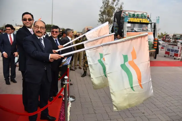 معاون وزیر خارجه هند و سفیر افغانستان در دهلی