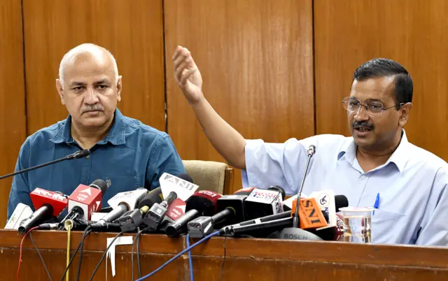 अरविंद केजरीवाल और मनीष सिसोदिया