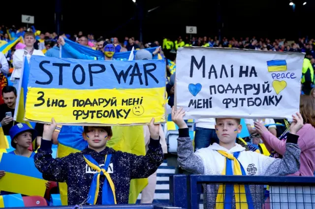 Діти на стадіоні
