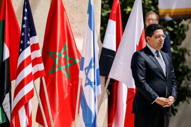 وزير الخارجية المغربي أثناء مشاركته في مؤتمر أقليمي عقد في النجف بإسرائيل