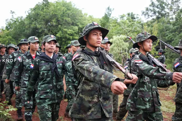 KNDF တပ်ခွဲတစ်ခုရဲ့ စစ်ရေးပြမြင်ကွင်း
