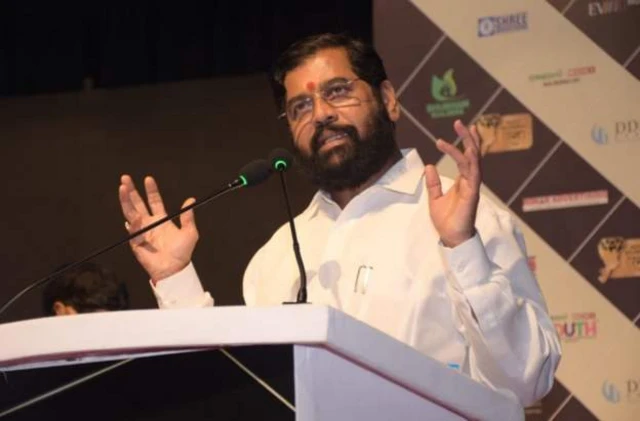 महाराष्ट्र के शहरी विकास मंत्री एकनाथ शिंदे