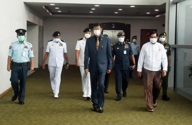 အာဆီယံကာကွယ်ရေးဝန်ကြီးများ အစည်းအဝေးကို ဖနွမ်းပင်မှာ ဒီနေ့ စတင်ကျင်းပမယ်