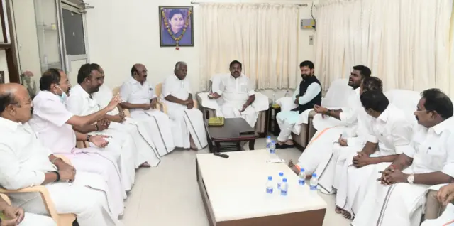 அதிமுக