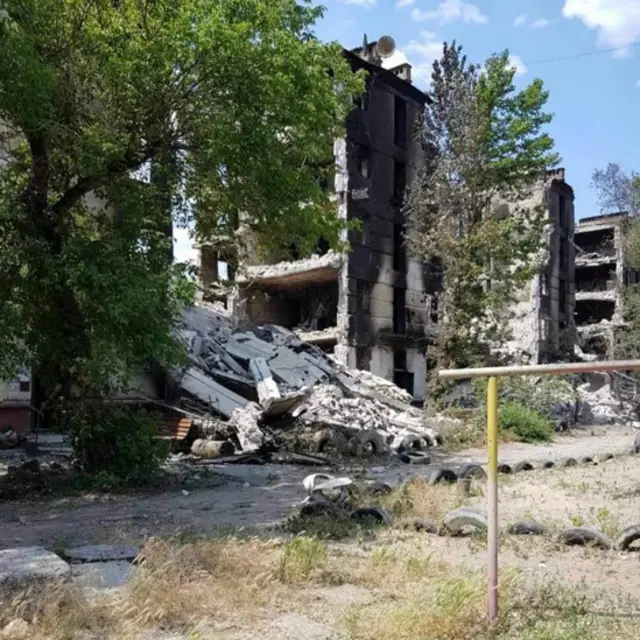 Последствия обстрелов в Луганской области