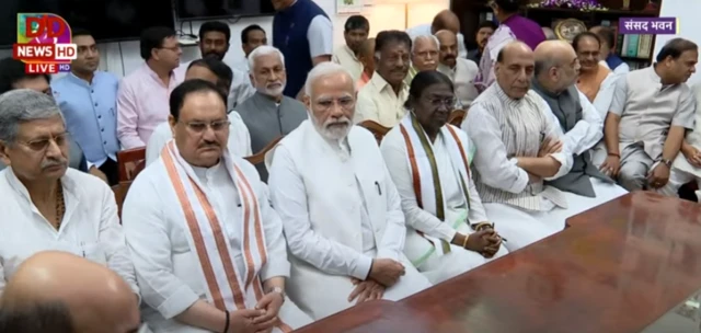 నామినేషన్ దాఖలు చేసిన రాష్ట్రపతి అభ్యర్థి ద్రౌపది ముర్ము