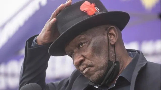 Mịnister ndị uweojii na South Afịrịka bụ Bheki Cele agawala ebe ahụ ọdachị a mere