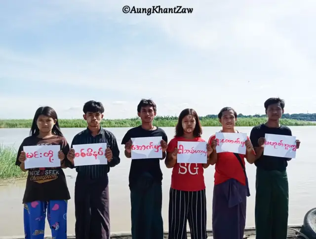 ဆလိုင်းတင်မောင်ဦး ကြိုးပေးခံရမှုနှစ်ပတ်လည်နေ့မှာ လူငယ်တွေက စစ်အာဏာရှင်ဆန့်ကျင်ရေး ဆန္ဒဖော်ထုတ်