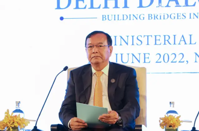 ဒေလီ ဒိုင်ယာလော့မှာ မိန့်ခွန်းပြောနေတဲ့ မစ္စတာပရက်ဆော့ခွန်း