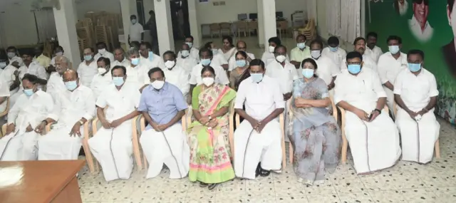 அதிமுக நிர்வாகிகள் கூட்டம்