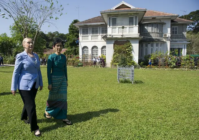 ခြံအမှတ် ၅၄ ဟာ အမေရိကန်သမ္မတအိုဘားမား၊ နိုင်ငံခြားရေးဝန်ကြီး ဟင်လာရီကလင်တန်၊ ကုလသမဂ္ဂအတွင်းရေးမှူးချုပ် ဘန်ကီမွန်းတို့ လာရောက်ခဲ့ဖူးတဲ့ နေရာလည်းဖြစ်ပါတယ်။