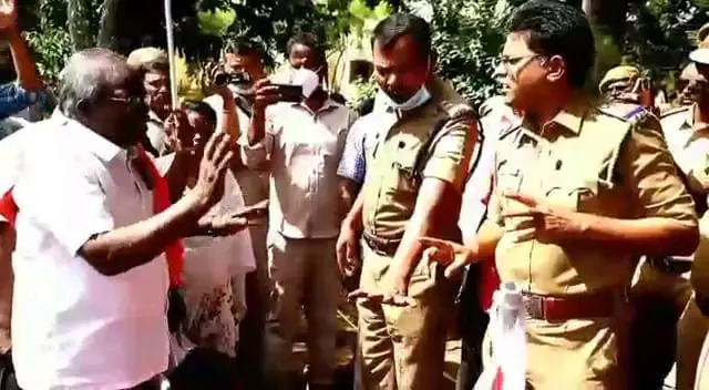 பெல் வளாகத்தில் செயல்பட்டு வரும் பள்ளியில் இந்தி திணிப்பு எனக்கூறி முற்றுகைப் போராட்டம்
