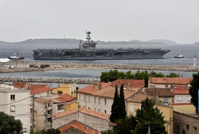 Американский авианосец "Гарри Труман" в Марселе