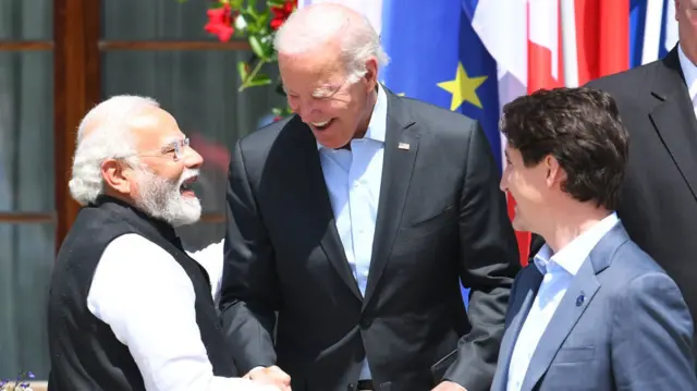 नरेंद्र मोदी