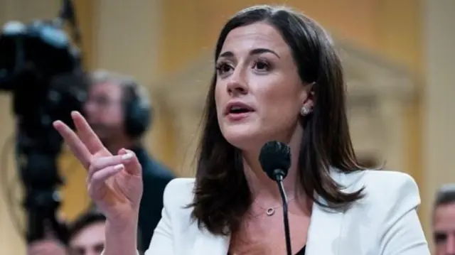 Cassidy Hutchinson, bụ onye ọrụ na White House Chief of Staff Mark Meadows gwara ụlọikpe ihe ndị mmadụ na-achọ ịnụ.