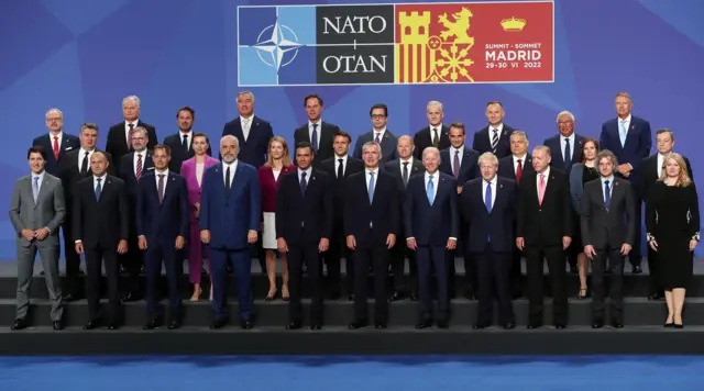NATO AİLE FOTOĞRAFI