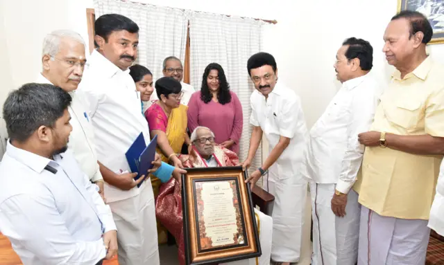 விருது பெறும் ஆரூர் தாஸ்