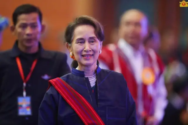 ဒေါ်အောင်ဆန်းစုကြည်