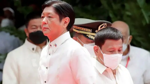 E duru Ferdinand Marcos Jr n'iyi ọrụ dịka Onyeisiala ọhụrụ ndị Philippine na mmemme na Manila, o meririla Onyeisiala na-achịachị bụ Rodrigo Duterte.