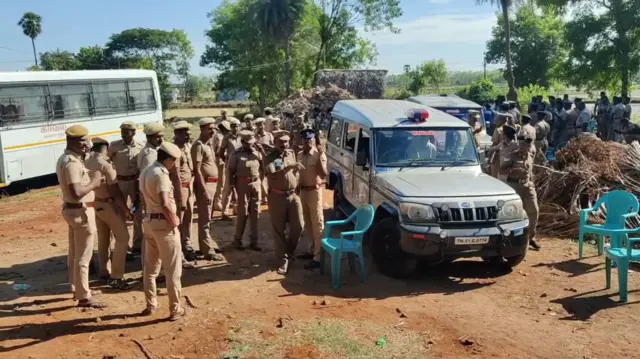 150+ போலீசார், 144 தடை உத்தரவு ; பாதுகாப்புடன் நடக்கும் நேரடி நெல்விதைப்பு