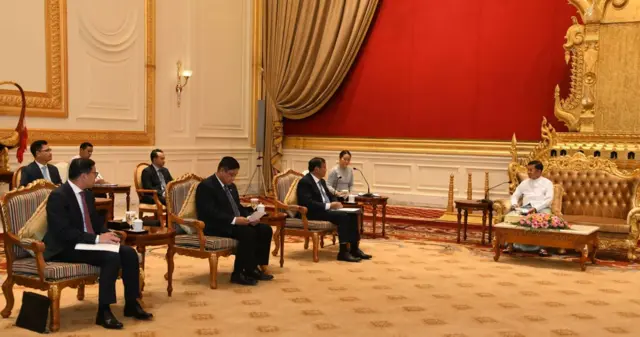 အာဆီယံသံတမန်နဲ့တွေ