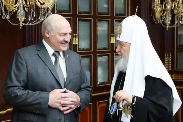 Лукашенко и патриарх Кирилл общаются