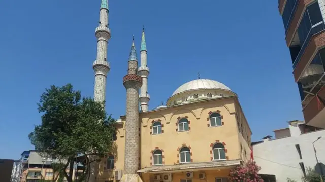 izmir camilerinden müzik dinletisi