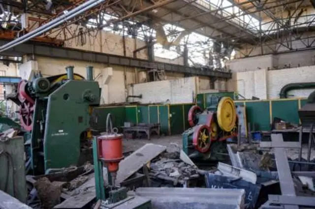 Kiwanda cha ukarabati wa magari cha  Darnytsia Carriage baada ya shambulio la Urusi