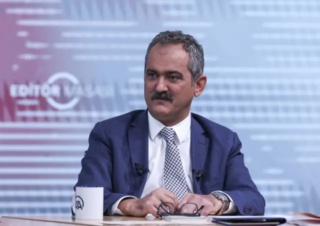 Bakan Özer