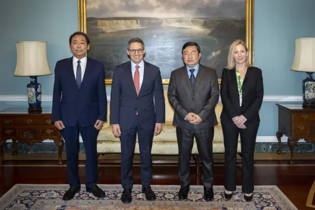 ကန်နိုင်ငံခြားရေးအကြံပေးဟာ အမျိုးသားညီညွတ်ရေးအစိုးရကိုယ်စားလှယ်တွေကို ပြီးခဲ့တဲ့ ဧပြီလတုန်းက တွေ့ဆုံထားပါတယ်။