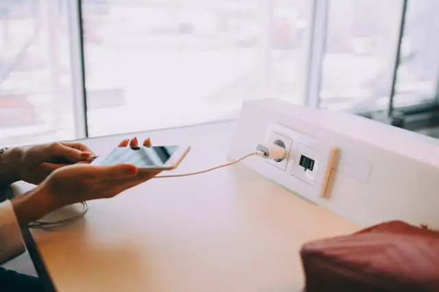 الاتحاد الأوروبي يجبر شركات الأجهزة الذكية على تصنيع شواحن بمواصفات موحدة