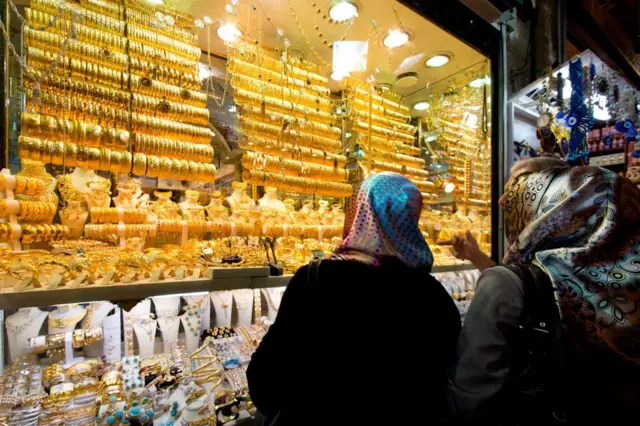 Gram altın 1.000 lirayı aştı