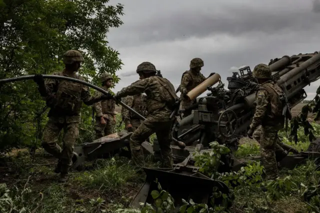 військові