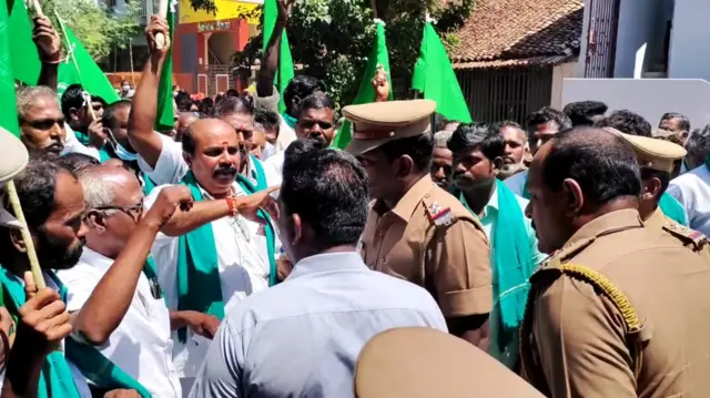 மயிலாடுதுறை விவசாயிகள் போராட்டம்
